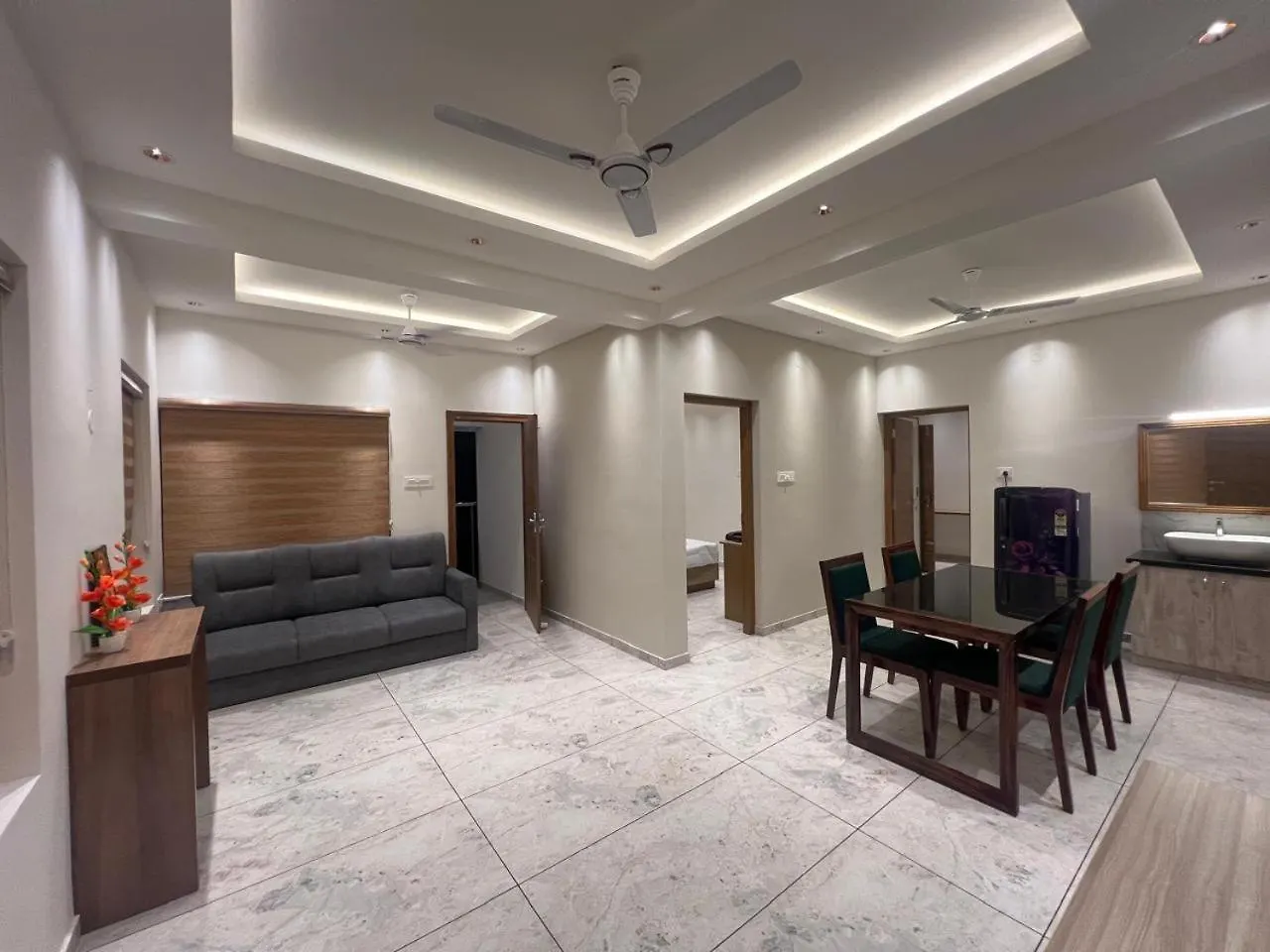 Puthussery Towers Elur India